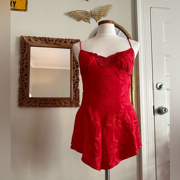 Vintage Red Iris Nighty - Picture 3 of 6